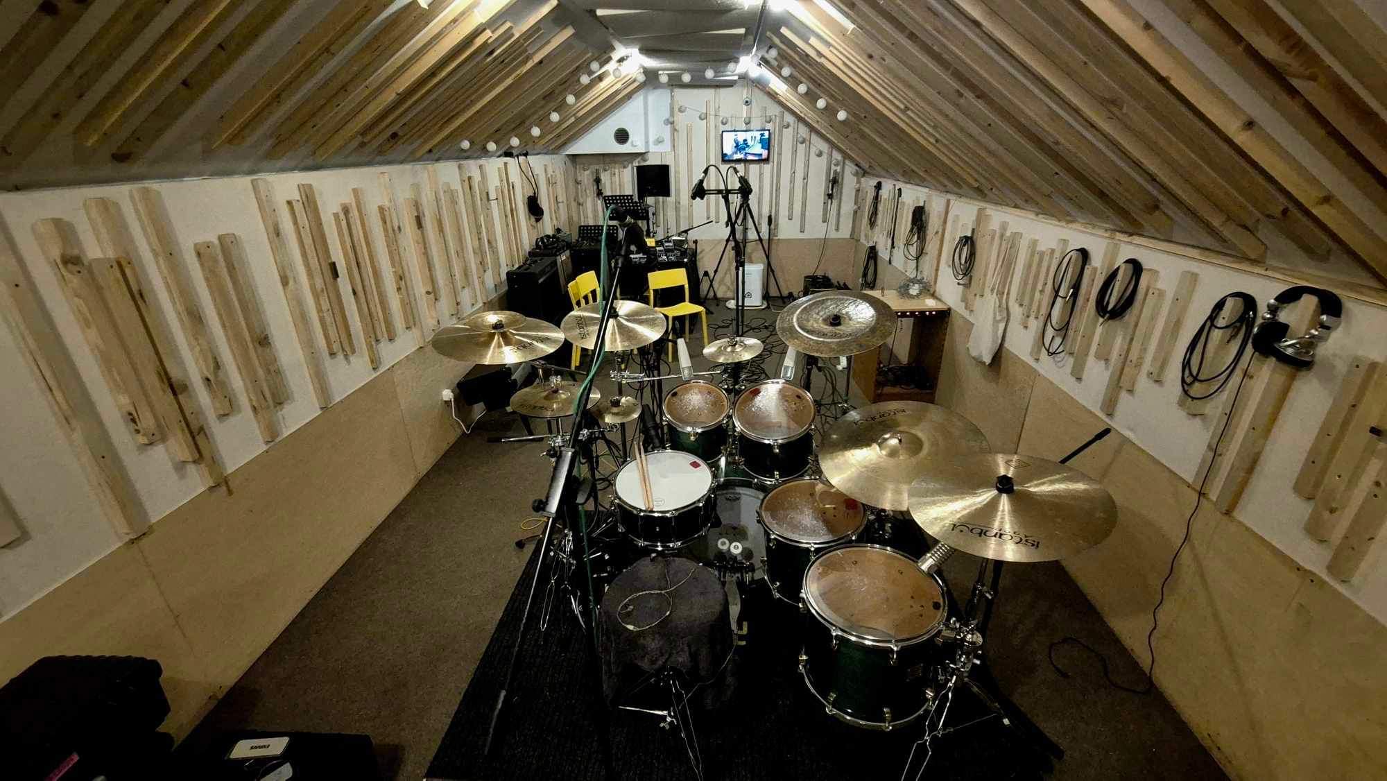 Moth Production csapat